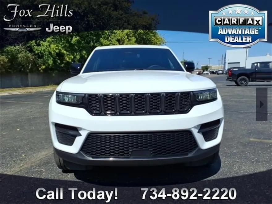 2023 Jeep Grand Cherokee Laredo photo 1
