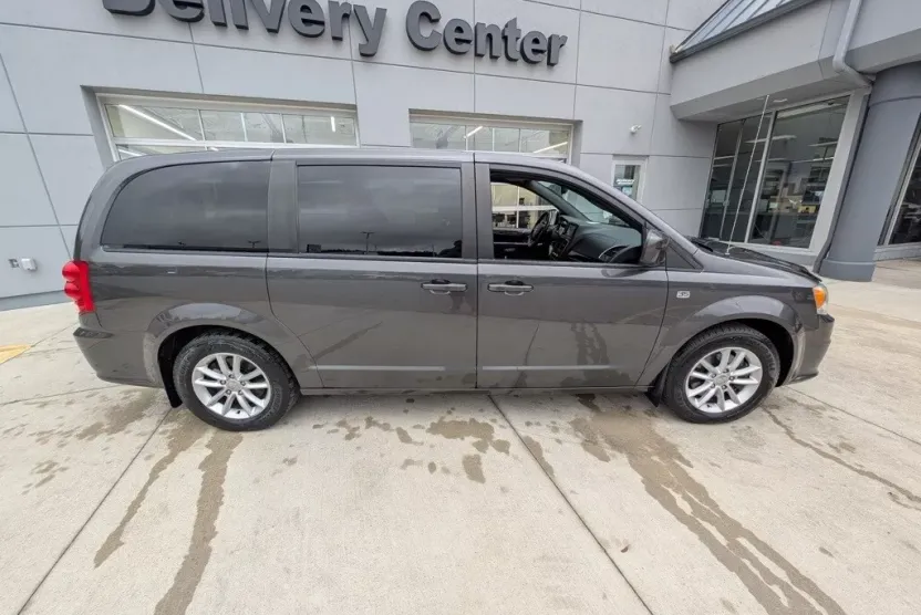2019 Dodge Grand Caravan SE photo 1