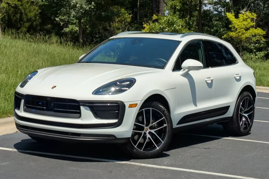 2024 Porsche Macan T photo 1
