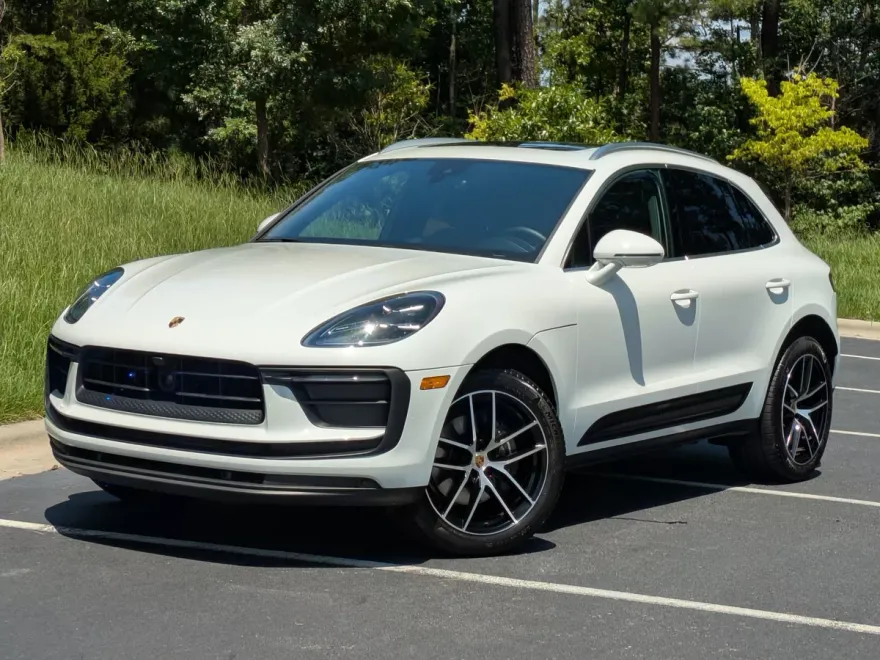 2024 Porsche Macan T photo 1