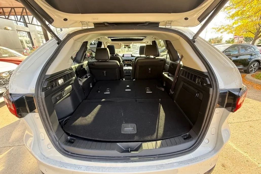 2024 Mazda CX-90 Plug-in Hybrid Premium photo 1
