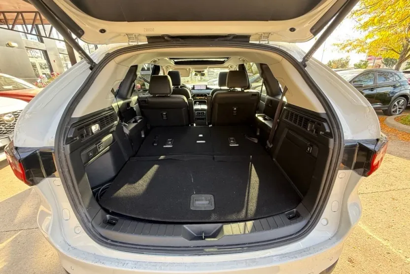 2024 Mazda CX-90 Plug-in Hybrid Premium photo 1