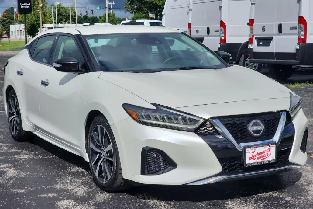 2023 Nissan Maxima SV photo 1