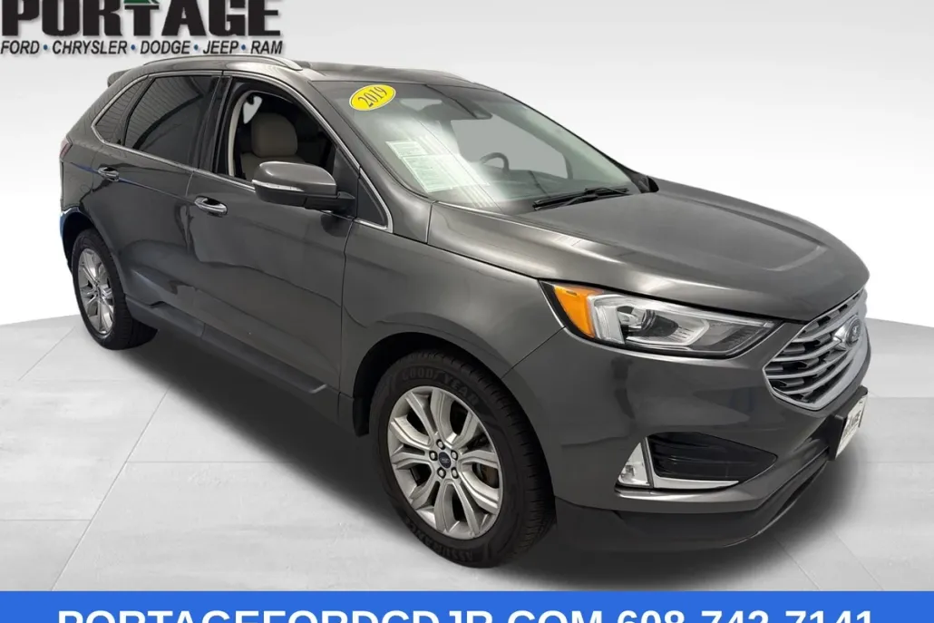 2019 Ford Edge Titanium photo 1
