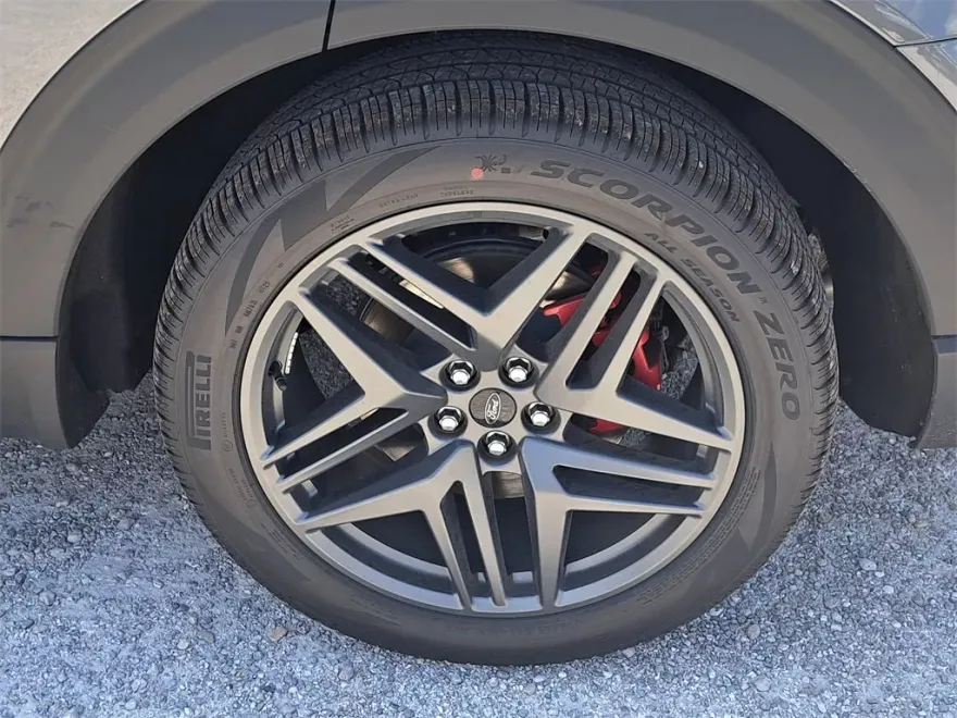 2025 Ford Explorer ST photo 1