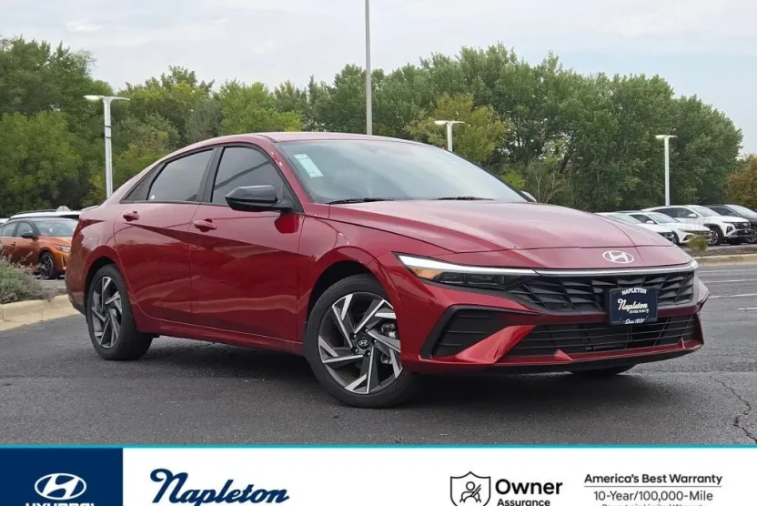 2025 Hyundai Elantra SEL Sport photo 1