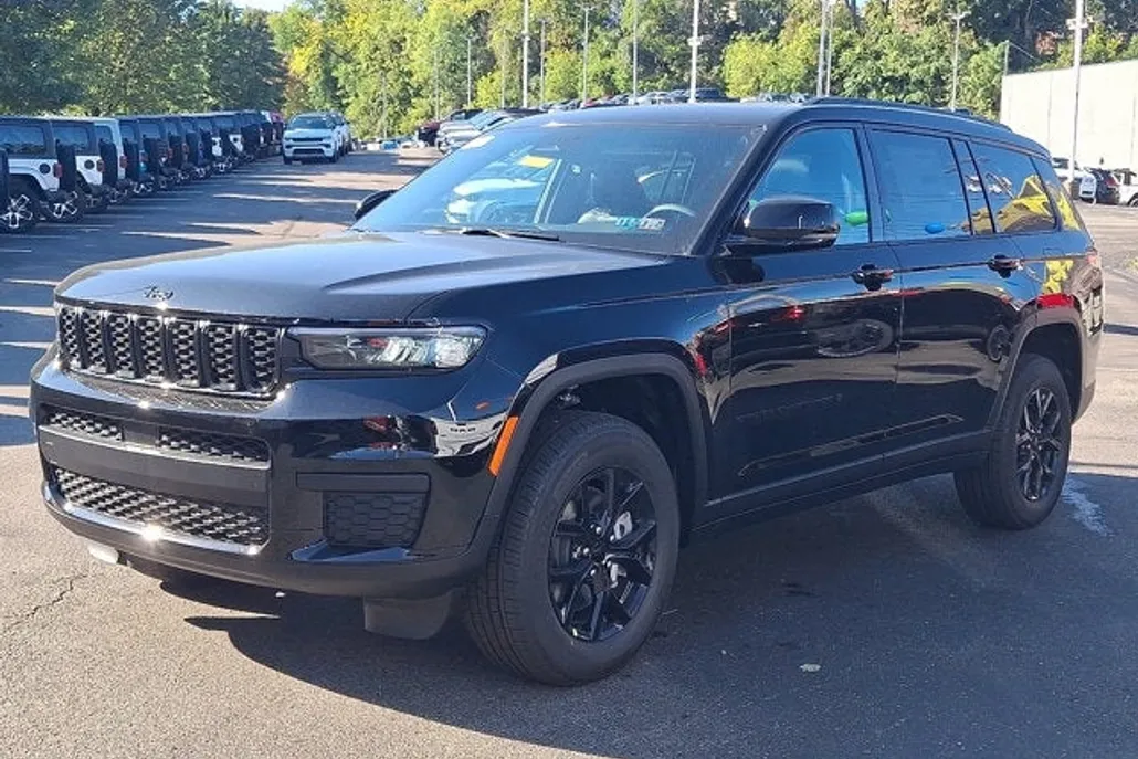 2025 Jeep Grand Cherokee Altitude photo 1