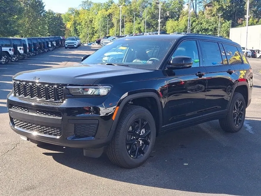 2025 Jeep Grand Cherokee Altitude photo 1