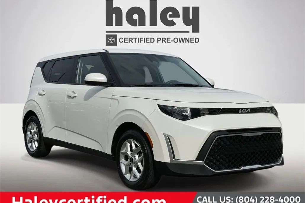 2023 Kia Soul LX photo 1