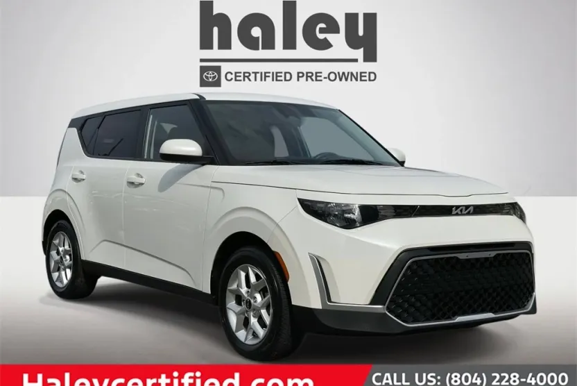 2023 Kia Soul LX photo 1