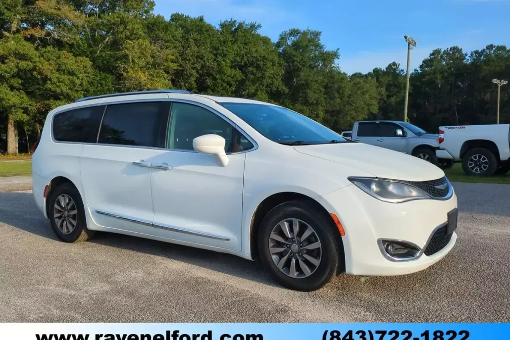 2019 Chrysler Pacifica Touring Plus photo 1
