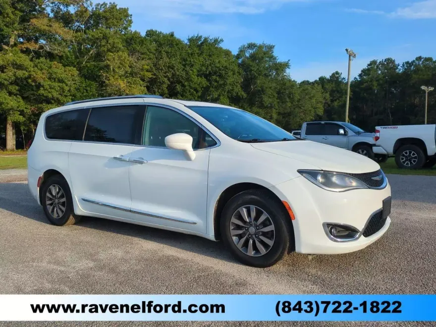2019 Chrysler Pacifica Touring Plus photo 1