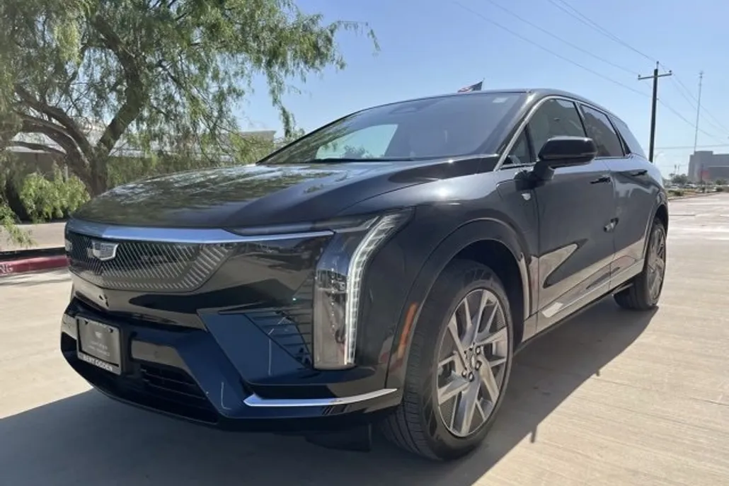 2025 Cadillac Optiq Luxury Sport photo 1