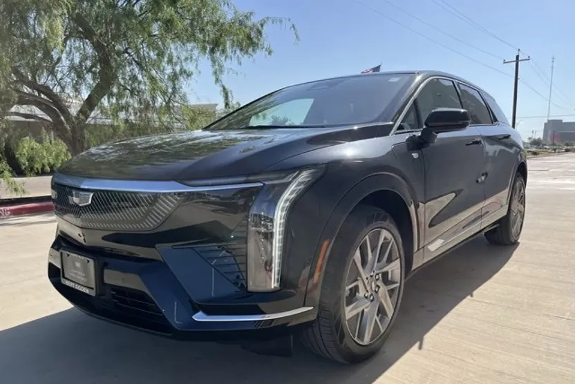 2025 Cadillac Optiq Luxury Sport photo 1