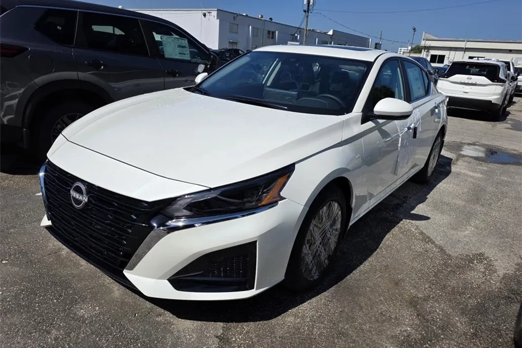 2025 Nissan Altima 2.5 SV photo 1