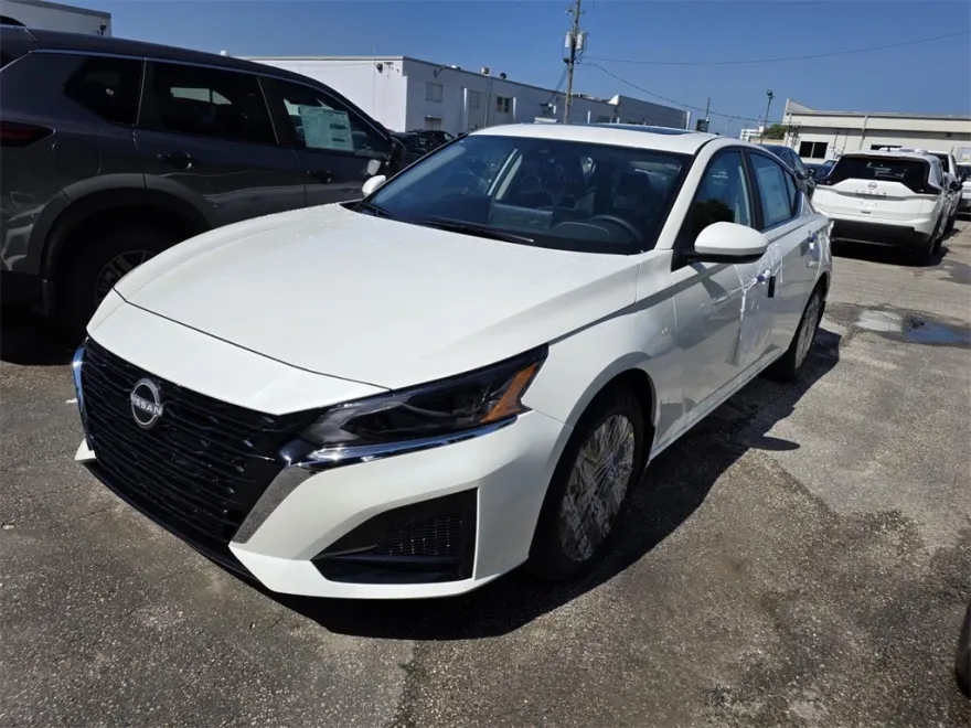 2025 Nissan Altima 2.5 SV photo 1