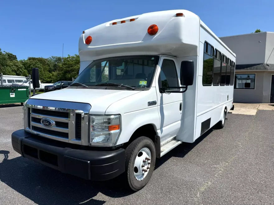 2012 Ford E-450 photo 1