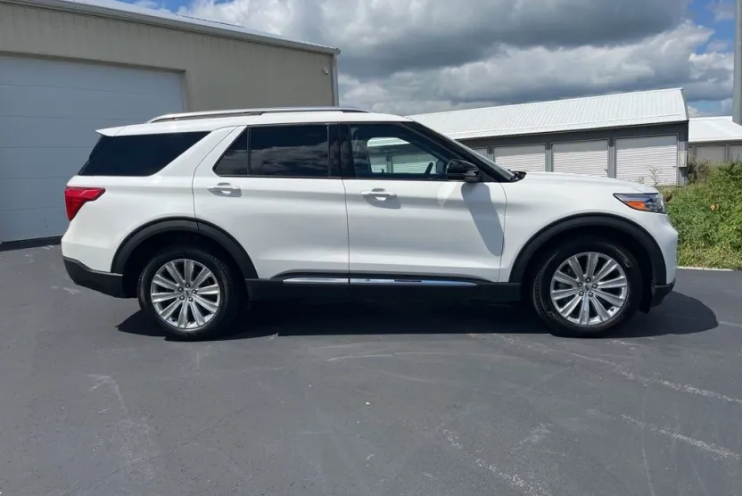 2023 Ford Explorer Limited photo 1