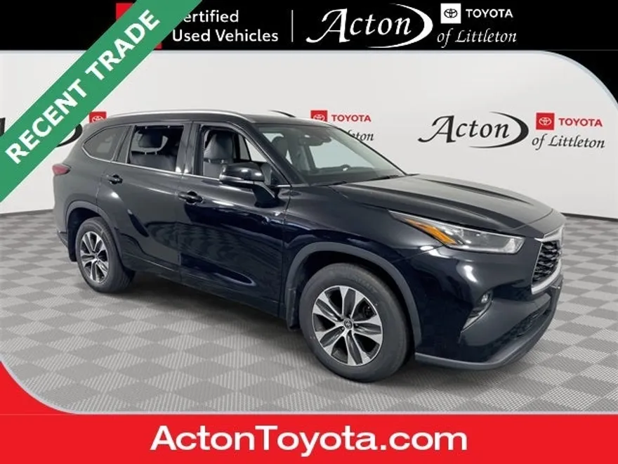 2021 Toyota Highlander XLE photo 1