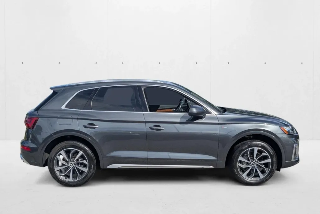 2022 Audi Q5 S line Premium Plus photo 1
