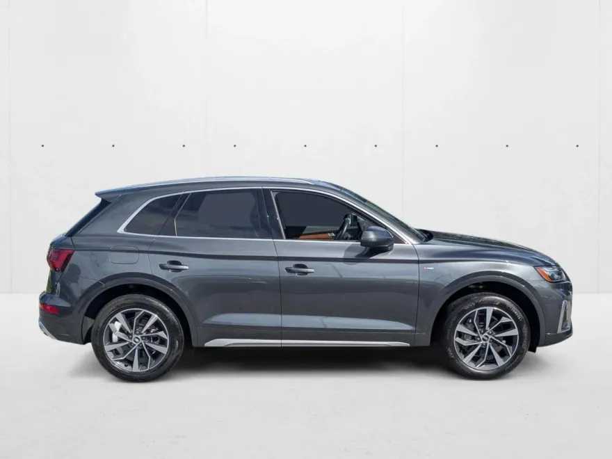 2022 Audi Q5 S line Premium Plus photo 1