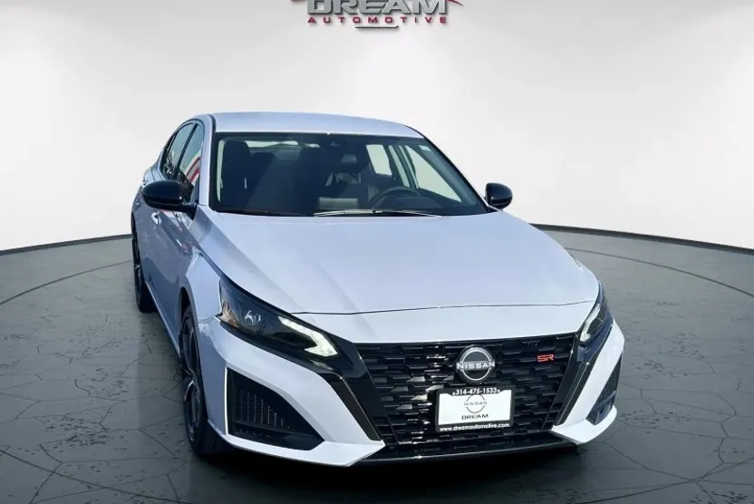 2025 Nissan Altima SR photo 1