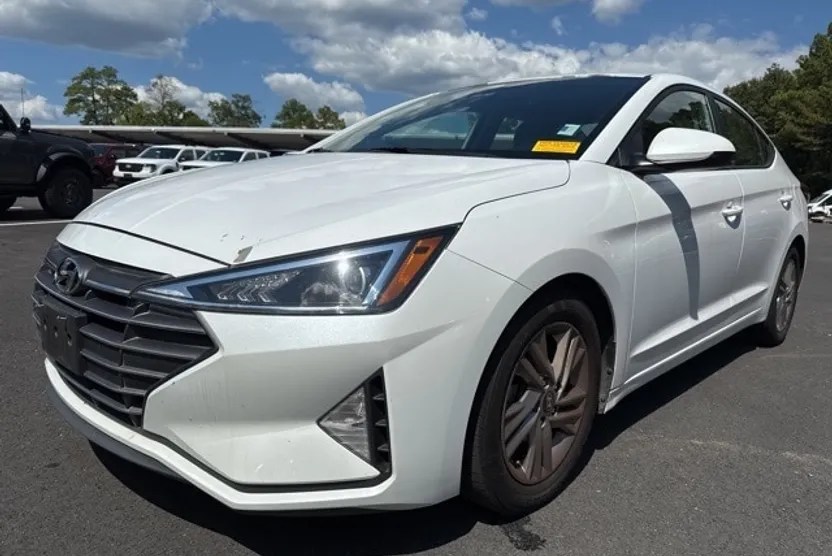 2019 Hyundai Elantra SEL photo 1