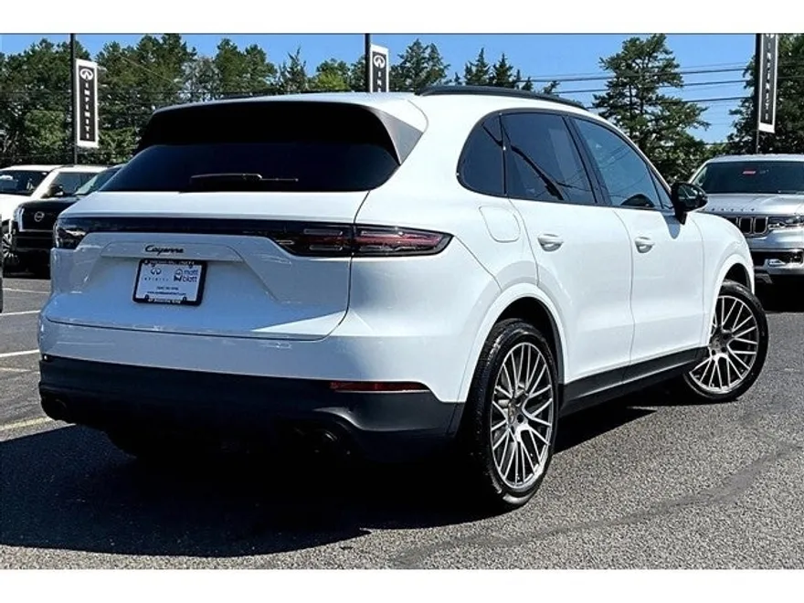 2023 Porsche Cayenne Platinum Edition photo 32