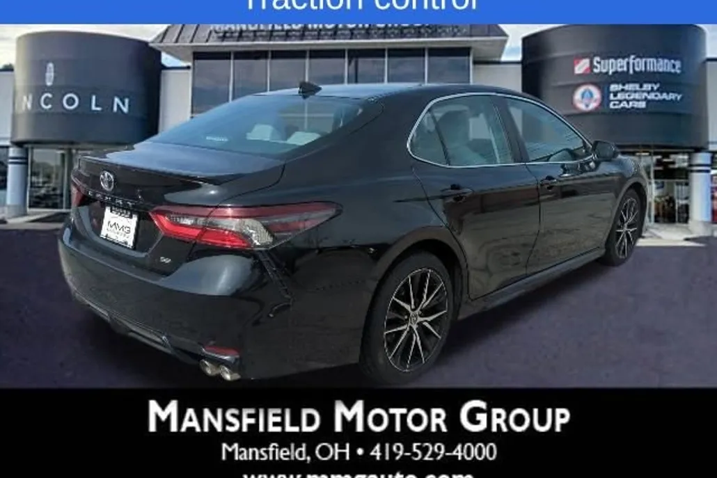 2022 Toyota Camry SE photo 1