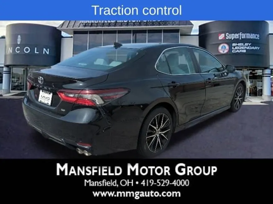 2022 Toyota Camry SE photo 1