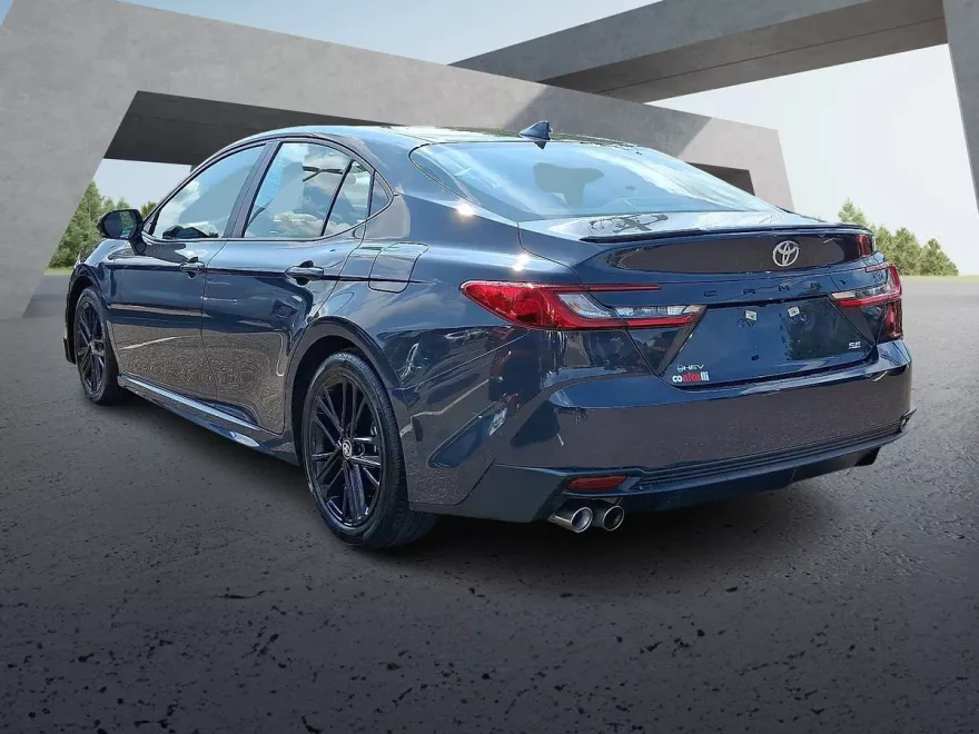 2025 Toyota Camry SE photo 1