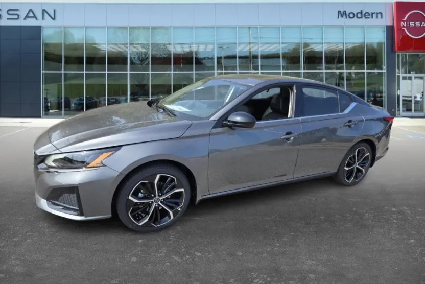 2025 Nissan Altima SR photo 1
