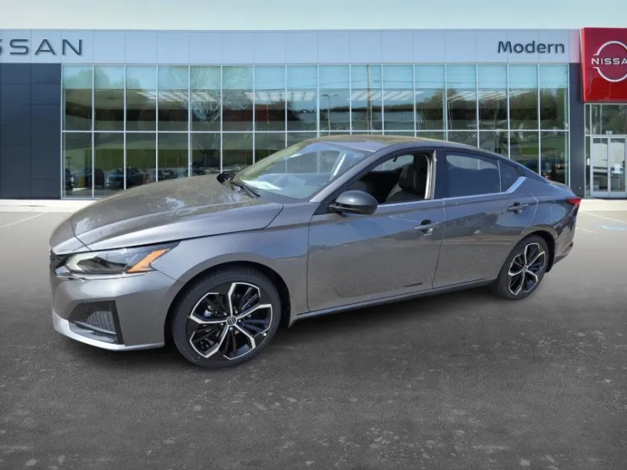 2025 Nissan Altima SR photo 1