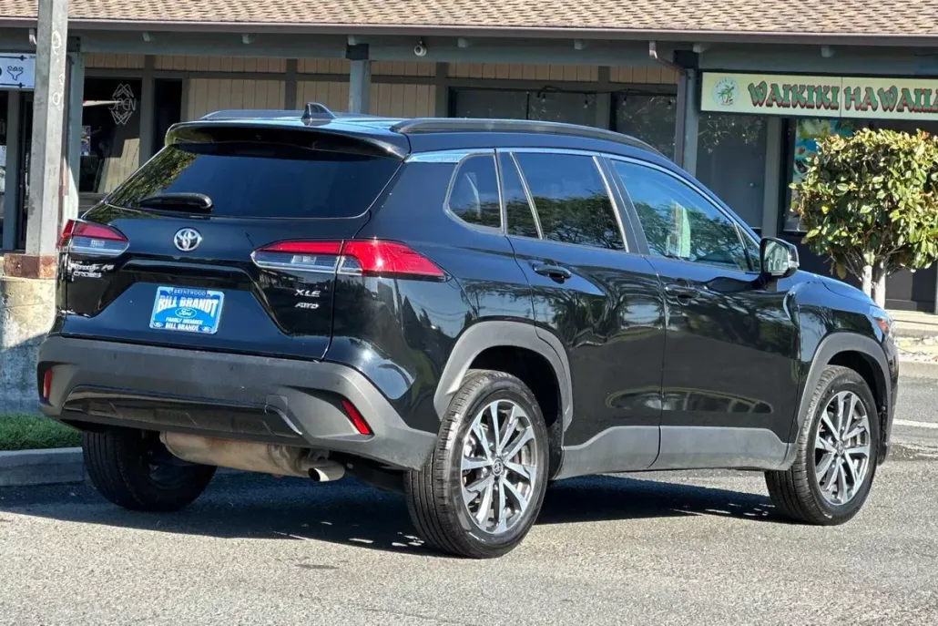 2024 Toyota Corolla Cross XLE photo 1