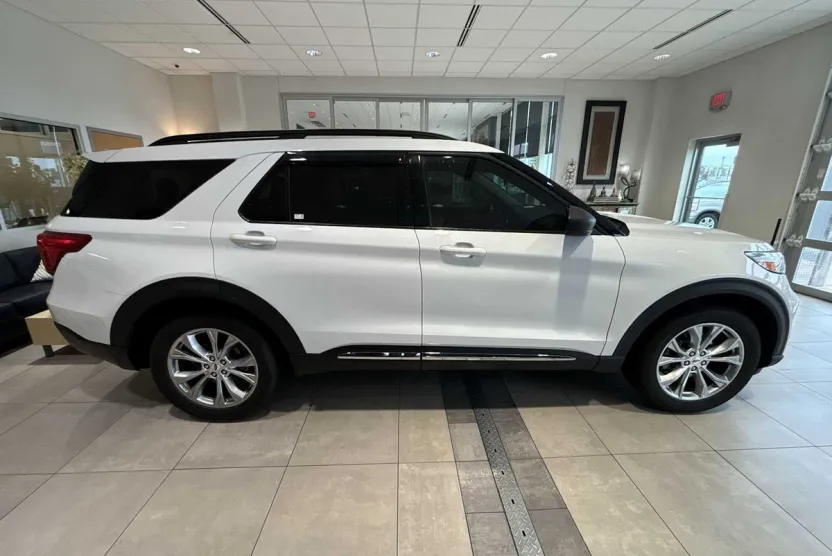 2020 Ford Explorer XLT photo 1