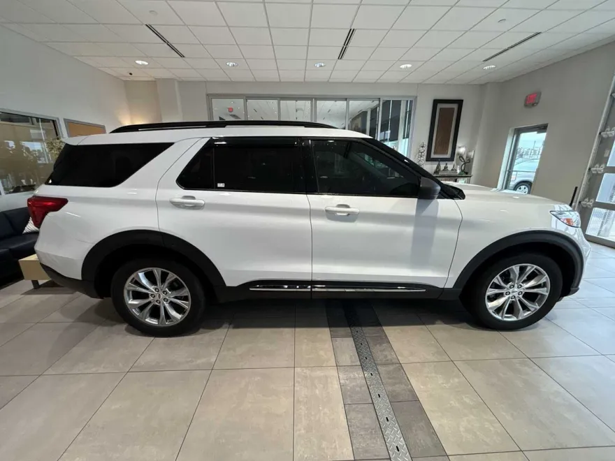 2020 Ford Explorer XLT photo 1