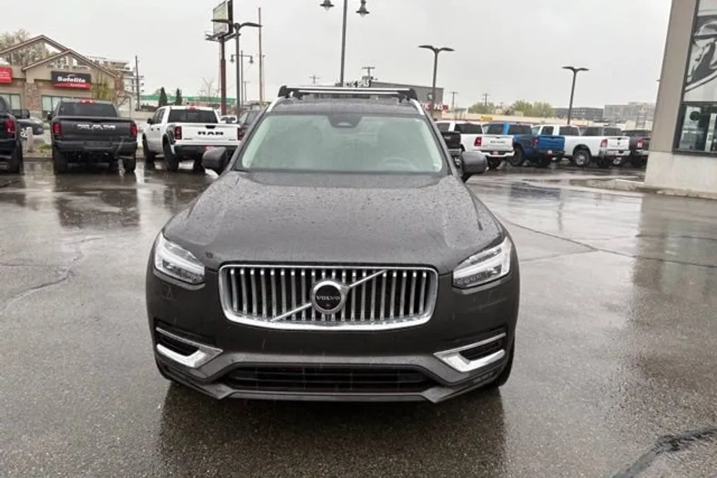 2023 Volvo XC90 B5 AWD Plus photo 1