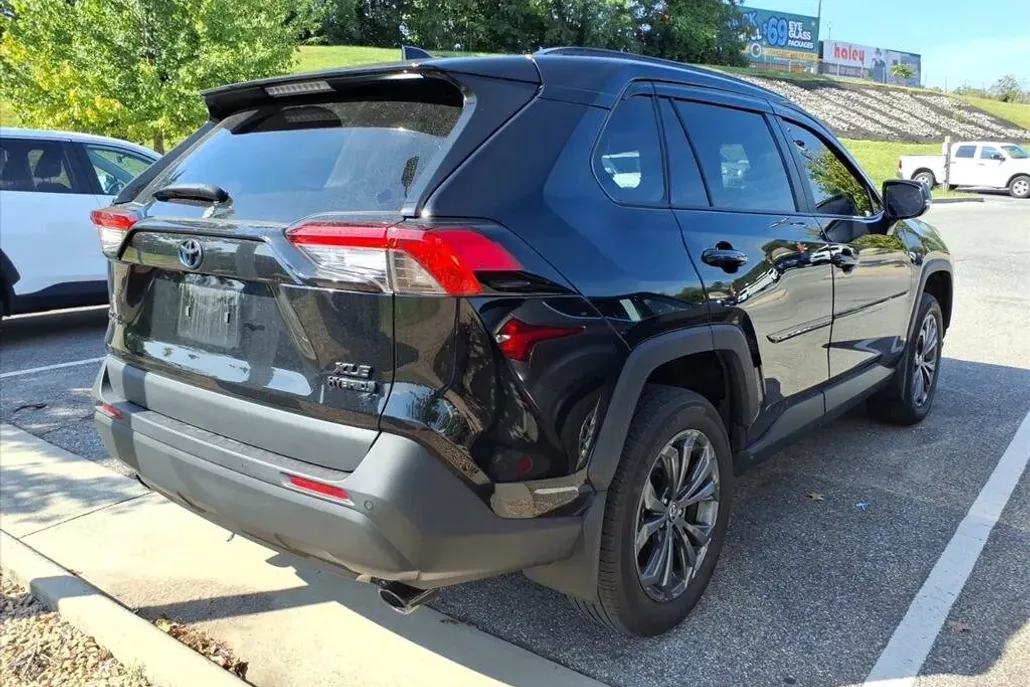 2023 Toyota RAV4 Hybrid XLE Premium photo 1