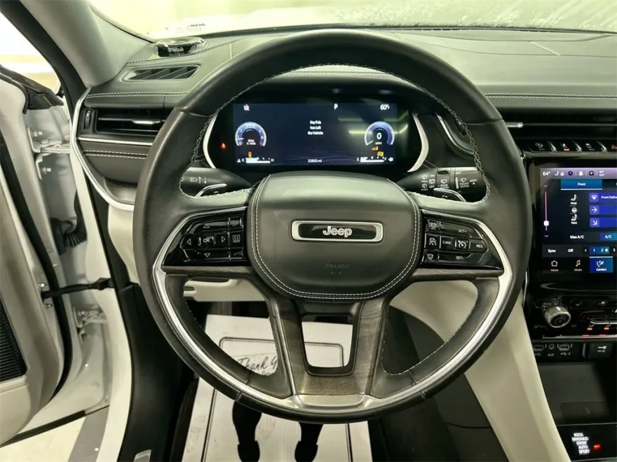 2022 Jeep Grand Cherokee Overland photo 1