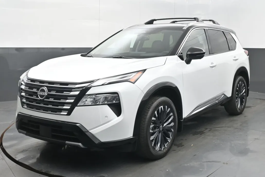 2025 Nissan Rogue Platinum photo 1