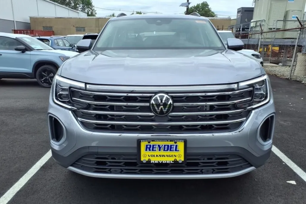 2026 Volkswagen Atlas SE Technology photo 1