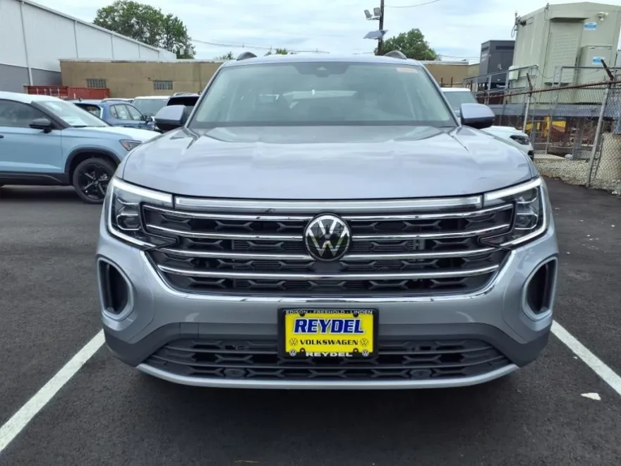2026 Volkswagen Atlas SE Technology photo 1
