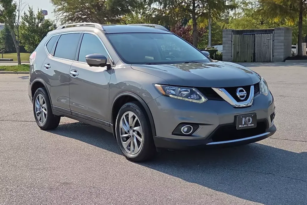 2014 Nissan Rogue SL photo 1