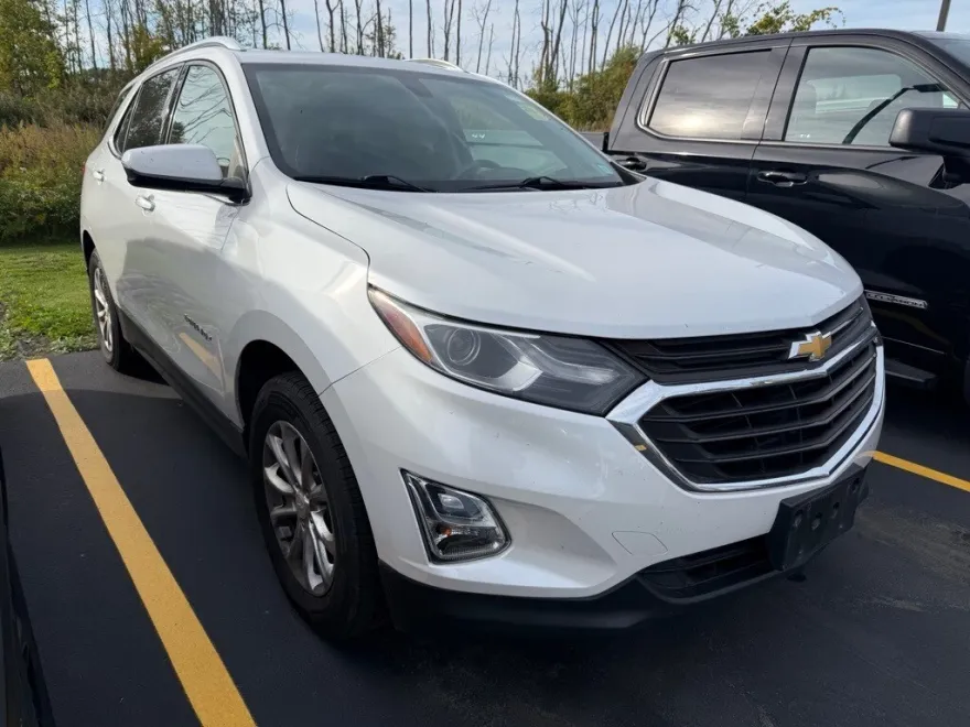 2018 Chevrolet Equinox LT photo 1