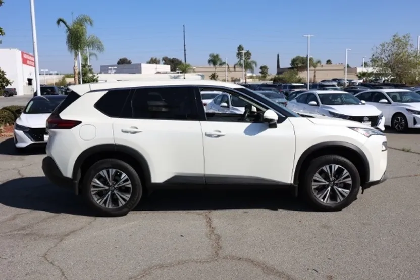 2021 Nissan Rogue SV photo 1