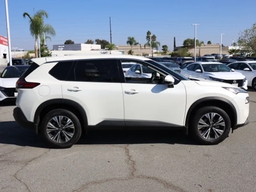 2021 Nissan Rogue SV photo 1