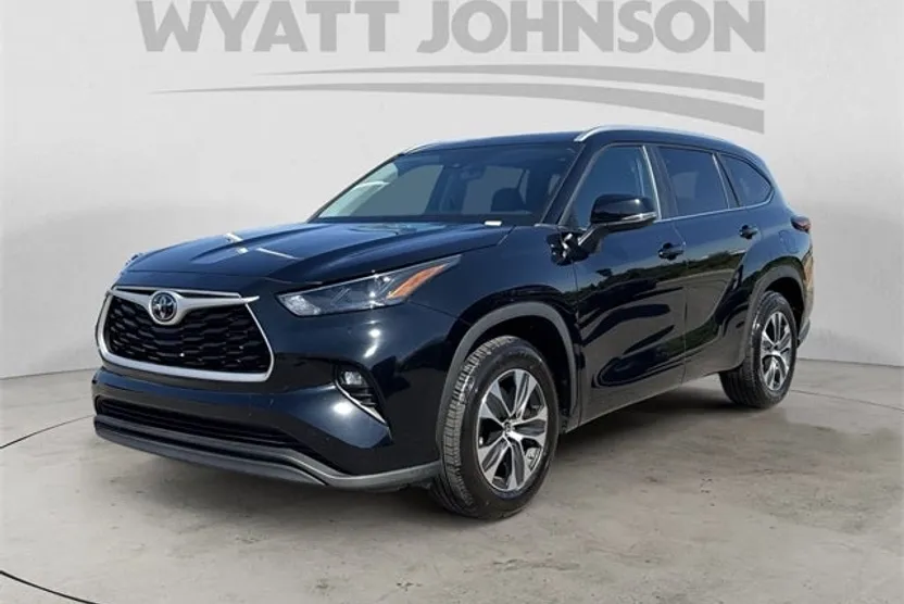 2024 Toyota Highlander XLE photo 1