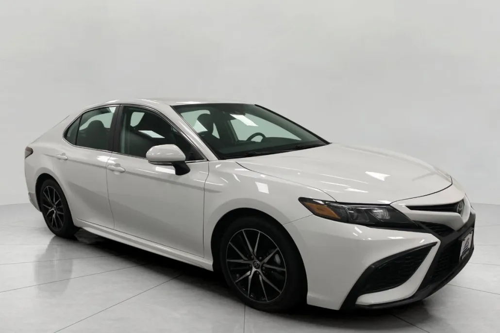 2023 Toyota Camry SE photo 1