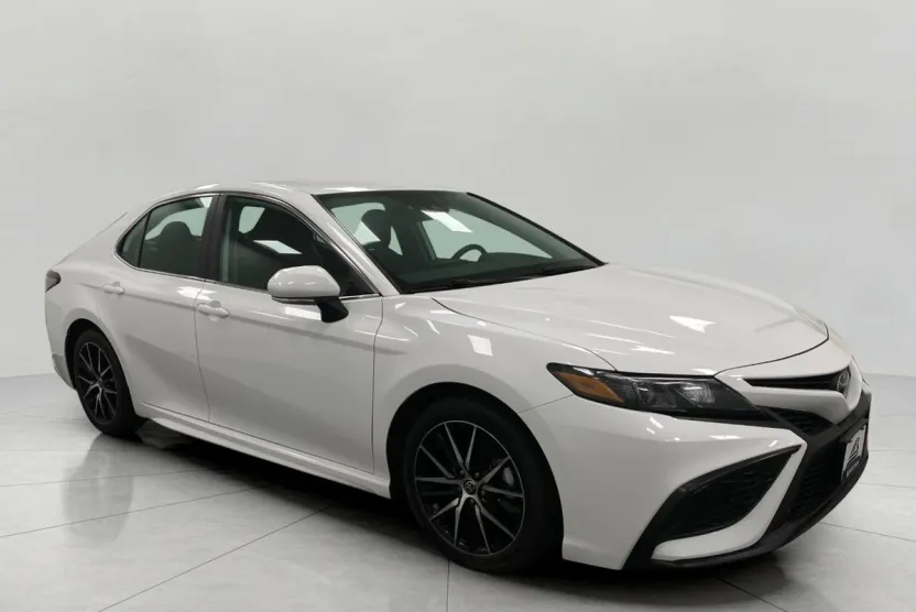 2023 Toyota Camry SE photo 1