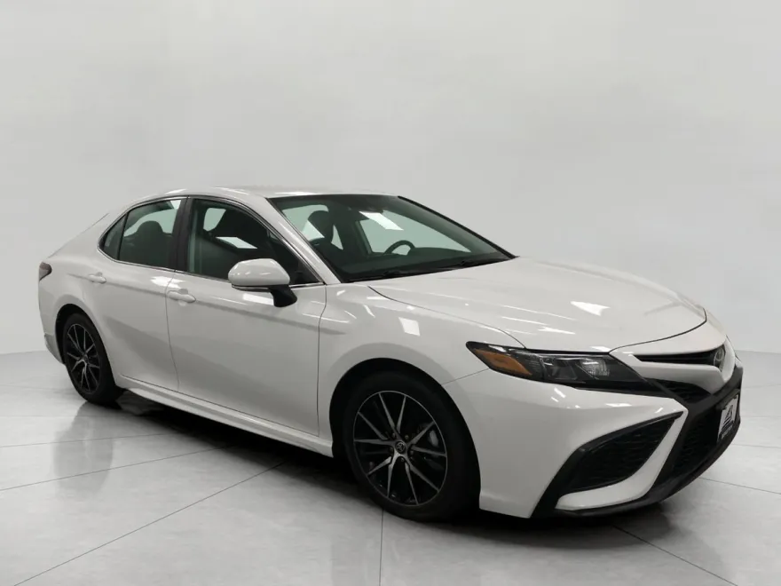 2023 Toyota Camry SE photo 1